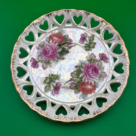 Other - VINTAGE 6" ROUND SAUCER PLATE, FLORAL. GOLD RIM WITH HEARTS DESIGN